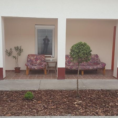 M&M Apartman Tiszafured Exterior photo